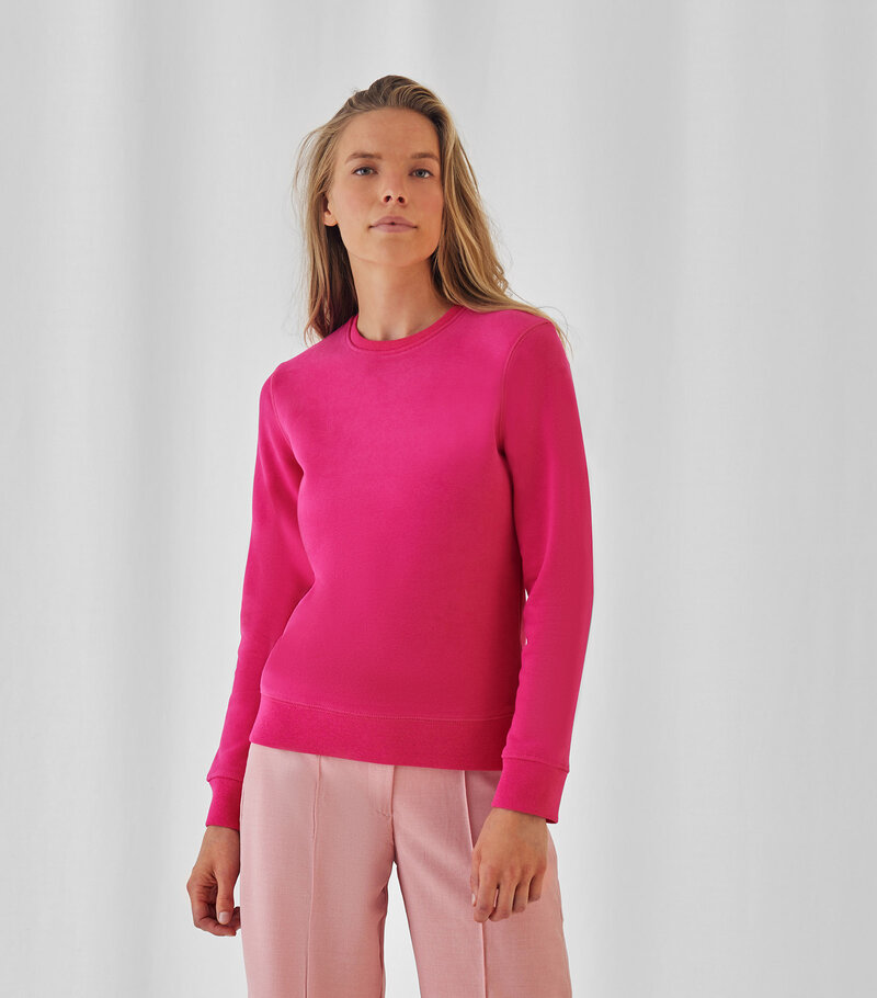 BC_B_C-QUEEN-Crew-Neck_WW01Q_QUEEN-crew-neck_magenta-pink_0062_cropped