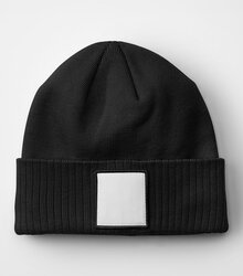 Beechfield_Applique-Patch-Beanie_B337R_black_white_flat-shot