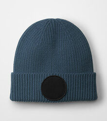 Beechfield_Circular-Fashion-Patch-Beanie_B332R_airforce-blue_black_flat-shot