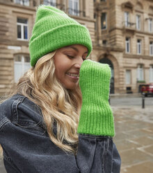 Beechfield_Colour-Pop-Hand-Warmers_B397R_b396r_bright-green_lifestyle_0059