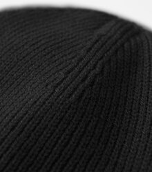 Beechfield_Deep-Cuffed-Tonal-Patch-Beanie_B336R_black_fabric-detail