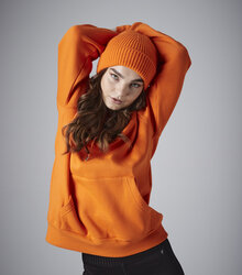 Beechfield_Engineered-Knit-Ribbed-Beanie_B380_Orange-Lifestyle-1