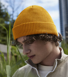 Beechfield_Organic-Cotton-Waffle-Beanie_B52N_Mustard-Lifestyle