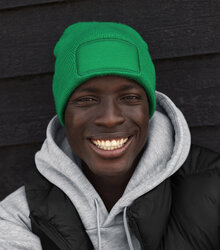 Beechfield_Original-Patch-Beanie_B445_kelly-green_lifestyle_2604