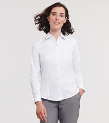 Russell_Ladies-Long-Sleeve-Herringbone-Shirt_962F_0R962F030_Model_full