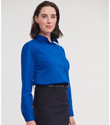 Russell_Ladies-Long-Sleeve-Polycotton-Easy-Care-Poplin-Shirt_934F_0R934F0BH_Model_side