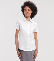 Russell_Ladies-Short-Sleeve-Herringbone-Shirt_963F_0R963F030_Model_full