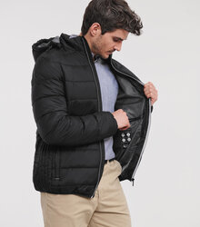 Russell_Mens-Hooded-Nano-Jacket_440M_0R440M036_Model_side