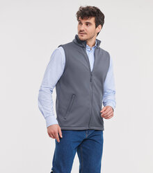 Russell_Mens-Smart-Softshell-Gilet_041M_0R041M0CG_Model_full