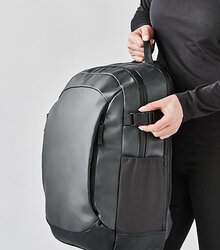 Stormtech_Navarro-Backpack-25_WDX-1_lifestyle_10