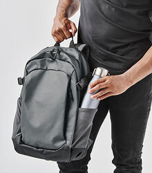 Stormtech_Navarro-Backpack-25_WDX-1_lifestyle_12