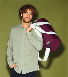 bagbase _bg140_burgundy_off-white_lifestyle_118904