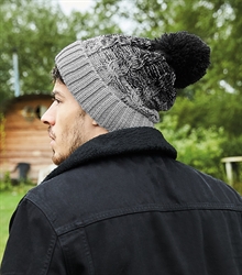 beechfield_b459_light-grey_black_lifestyle_W5R2961_cropped